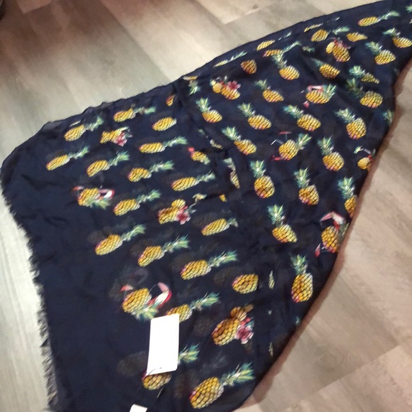 Vera Bradley Soft Fringe Scarf 100% Rayon Toucan Party Print 30”W x 72” L NWT - Picture 8 of 16